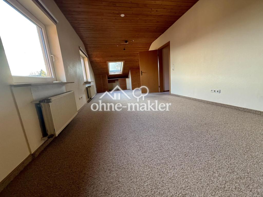 Helle Dachgeschosswohnung mit Balkon und Garage in Kirchbrombach – frisch renoviert - Foto 4