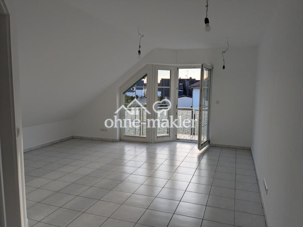 Attraktive, sanierte 2-Zimmer-Dachgeschosswohnung mit Balkon, Garage und Einbauküche - Foto 2