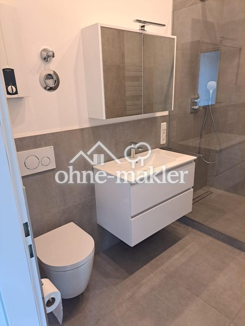 frisch sanierte, exklusive 2-Zimmer-Wohnung mit Einbauküche und geh. Innenausstattung - Photo 5