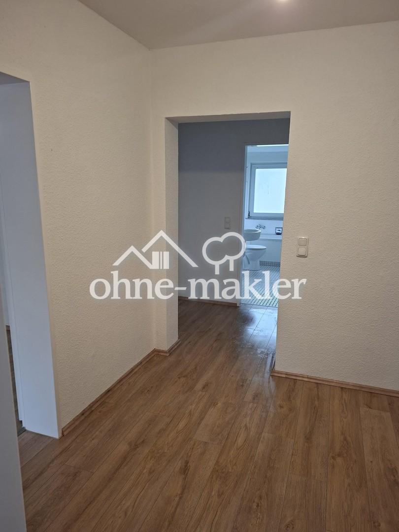Frisch renovierte 3-Zimmer-Dachgeschosswohnung, frei ab sofort - Photo 1