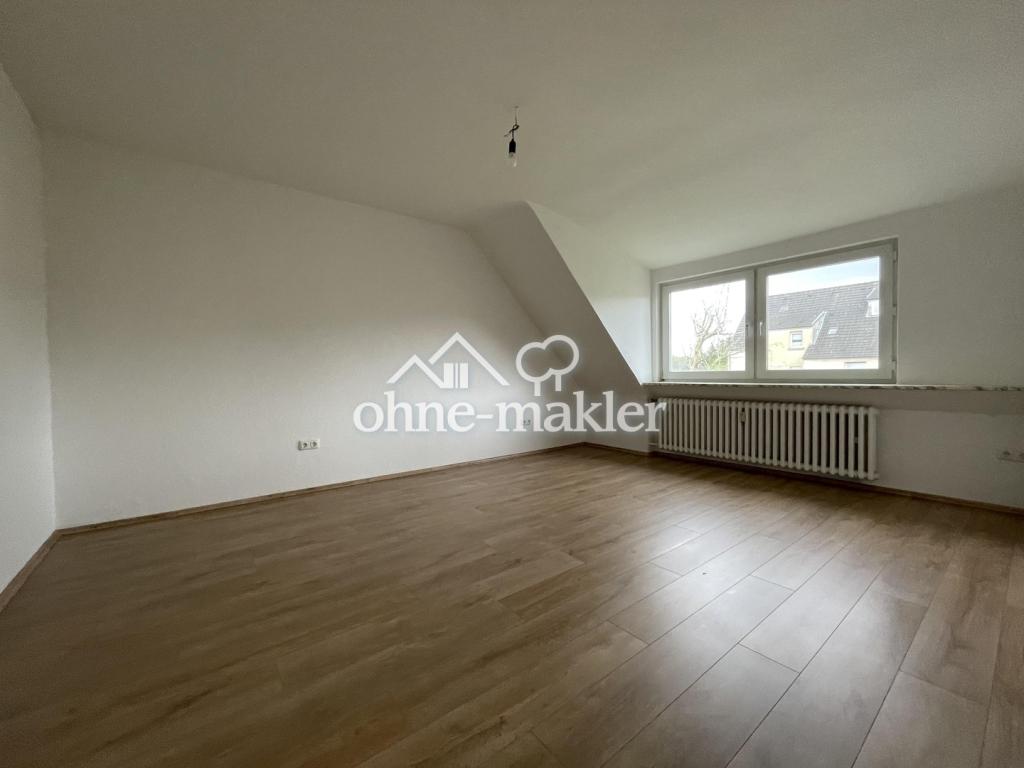 Frisch renovierte 3-Zimmer-Dachgeschosswohnung, frei ab sofort - Foto 1