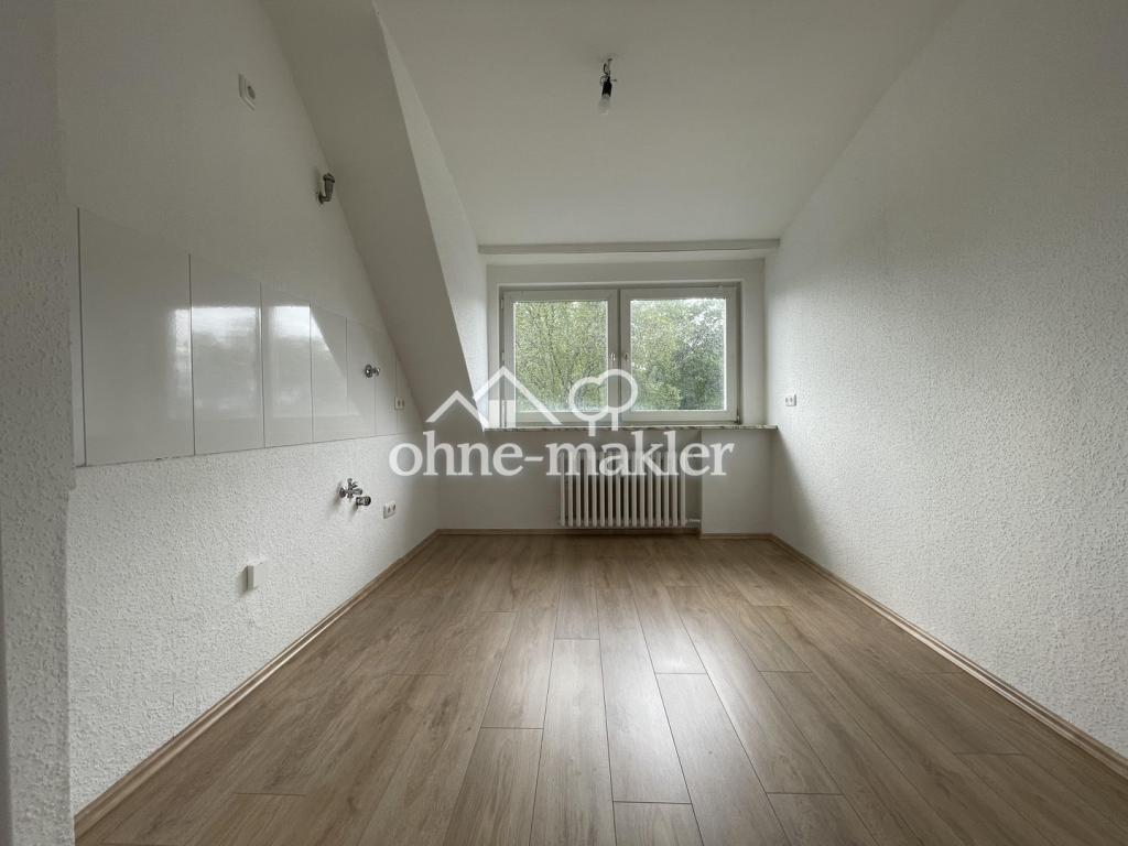 Frisch renovierte 3-Zimmer-Dachgeschosswohnung, frei ab sofort - Foto 3