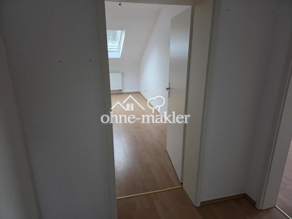 Helle lichtdurchflutete 3-Zimmer-Dachgeschosswohnung in ruhiger Lage - Photo 1