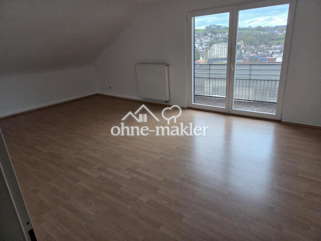 Helle lichtdurchflutete 3-Zimmer-Dachgeschosswohnung in ruhiger Lage - Photo 2