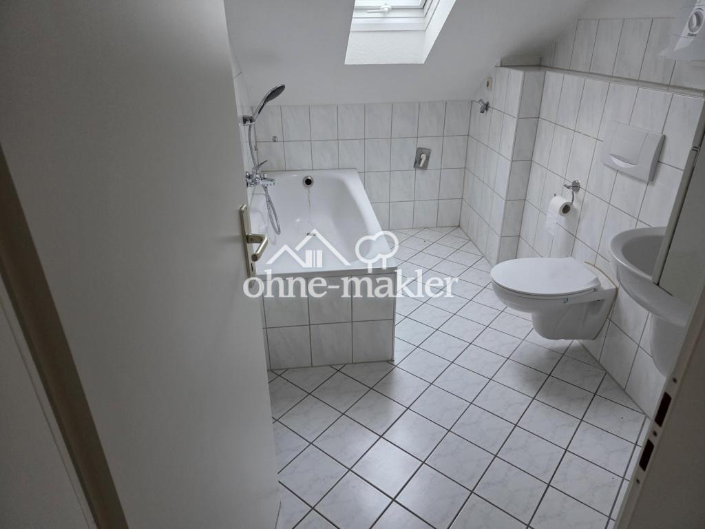 Helle lichtdurchflutete 3-Zimmer-Dachgeschosswohnung in ruhiger Lage - Photo 4