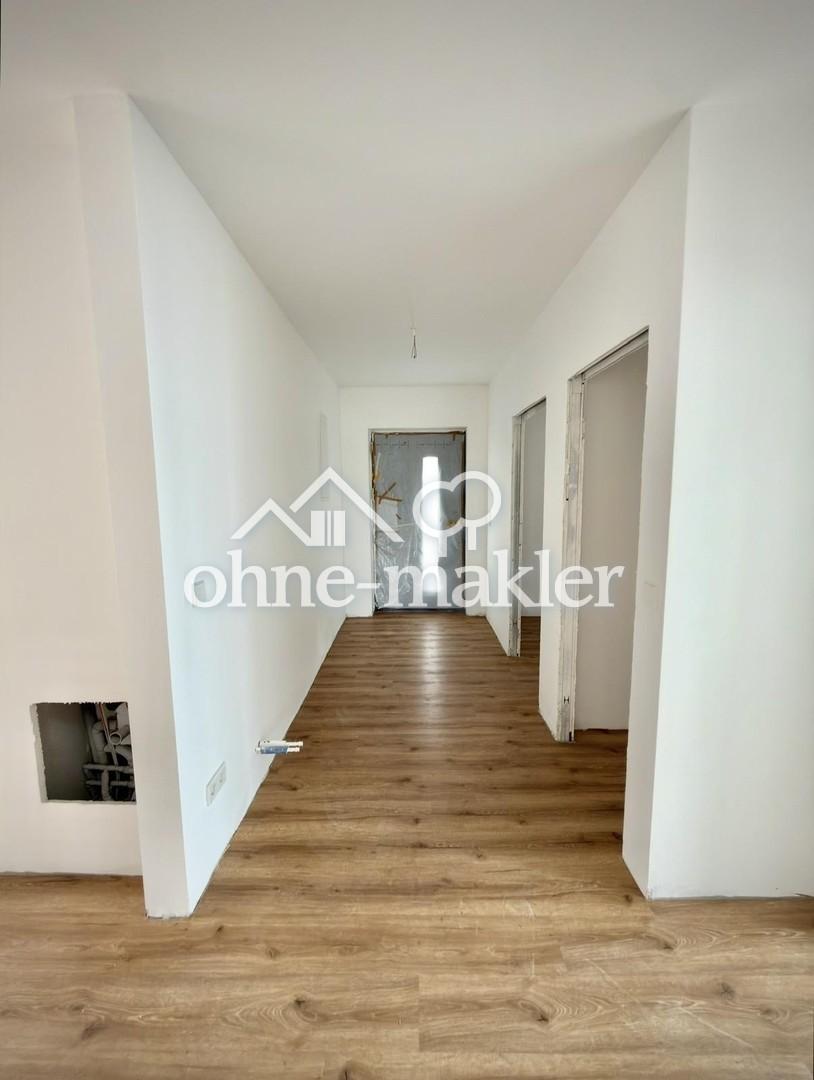 Moderne Neubau-Dachgeschosswohnung mit eigenem Eingang in zentraler Ruhelage von Neulußheim - Photo 5