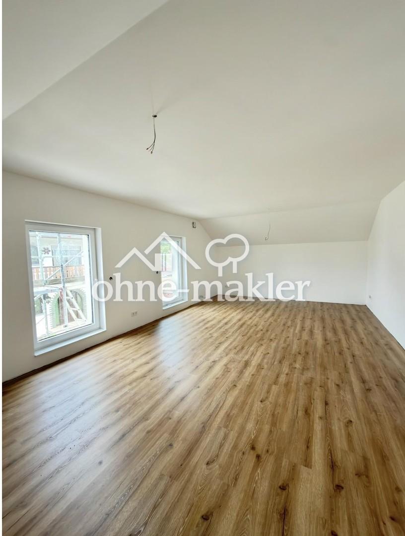 Moderne Neubau-Dachgeschosswohnung mit eigenem Eingang in zentraler Ruhelage von Neulußheim - Photo 1