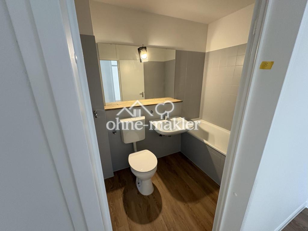 Modernisierte 1-Zimmer-Wohnung mit hochwertiger Einbauküche, Loggia, Aufzug & Tiefgaragenstellplatz - Foto 1