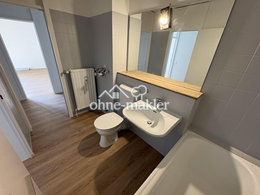 Modernisierte 1-Zimmer-Wohnung mit hochwertiger Einbauküche, Loggia, Aufzug & Tiefgaragenstellplatz - Foto 5
