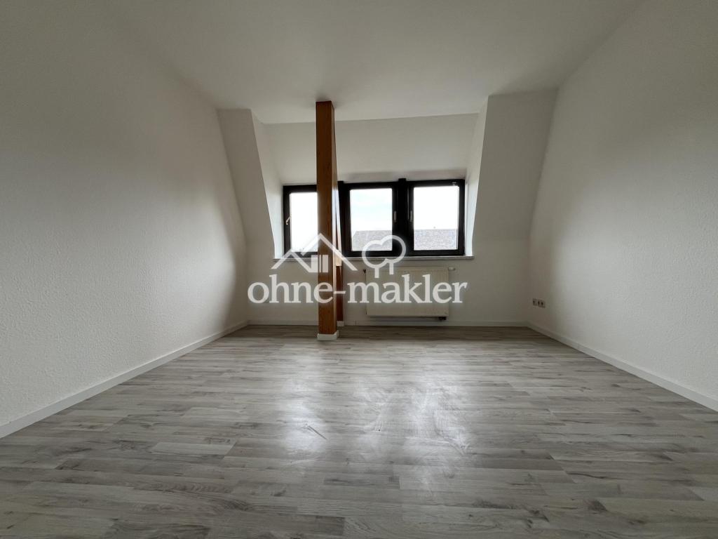 Erstbezug nach Sanierung - Großzügige 3-Raumwohnung in Zwickau-Nord im DG - Photo 2