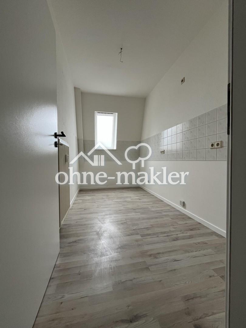 Erstbezug nach Sanierung - Großzügige 3-Raumwohnung in Zwickau-Nord im DG - Photo 4