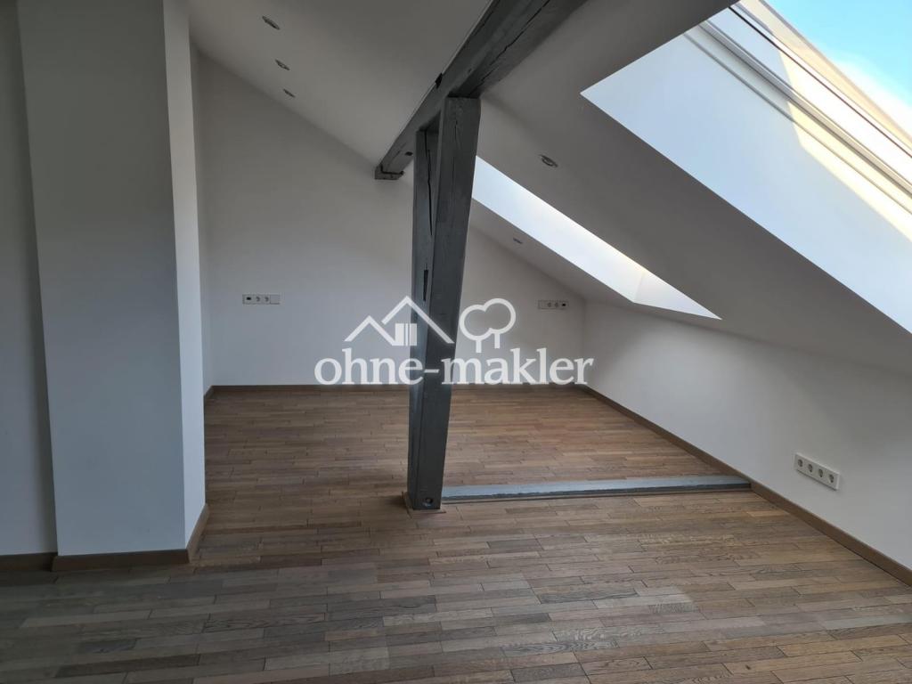 Exklusive 3,5-Zimmer-Dachgeschosswohnung mit Loggia, EBK und Stellplatz in Stuttgart - Foto 4