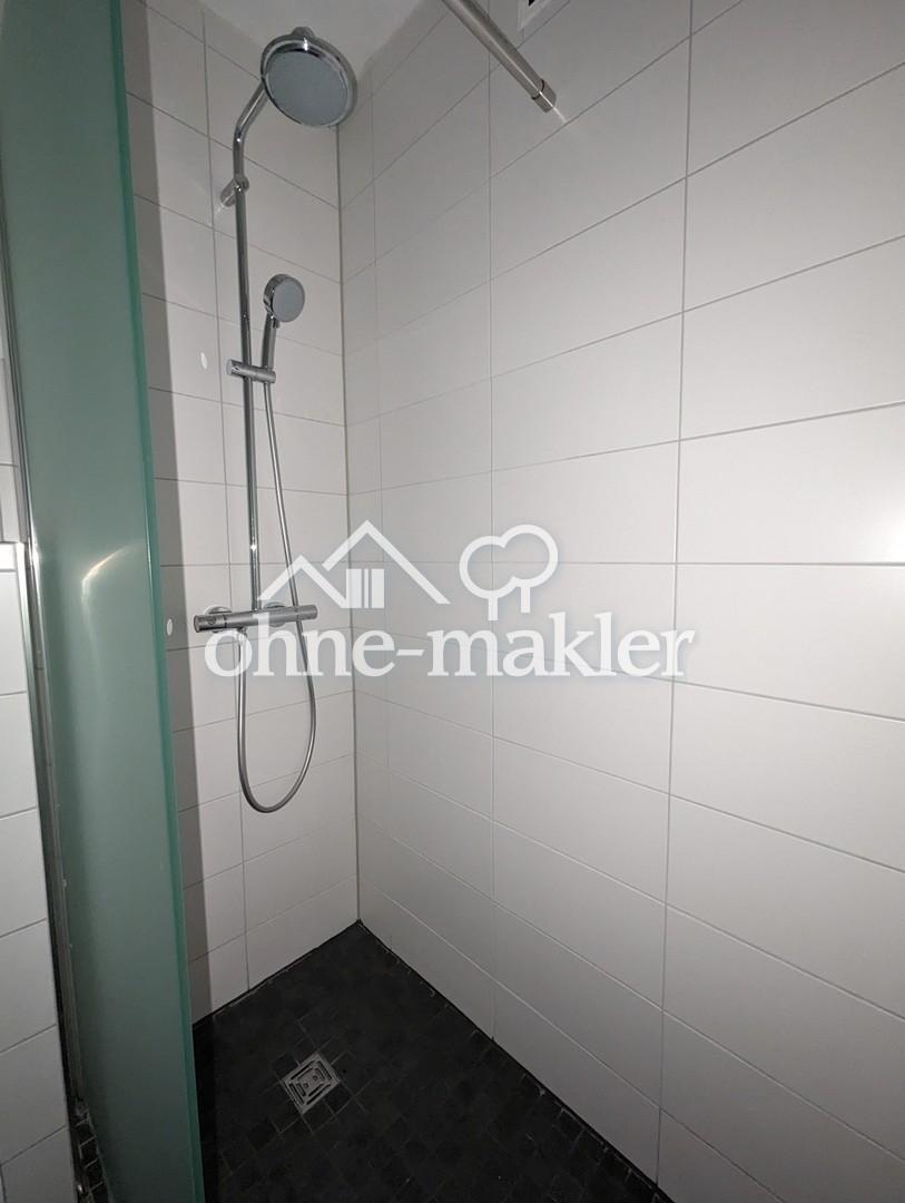 Vollständig renovierte 2-Raum-Wohnung mit Balkon, Einbauküche und eigener Garage - Foto 4
