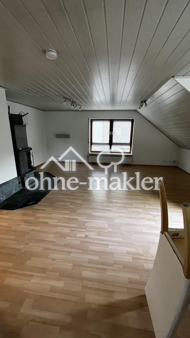 Lichtdurchflutete 3,5-Zimmer-Dachgeschosswohnung mit Balkon, Wärmepumpe und PV-Anlage - Photo 1