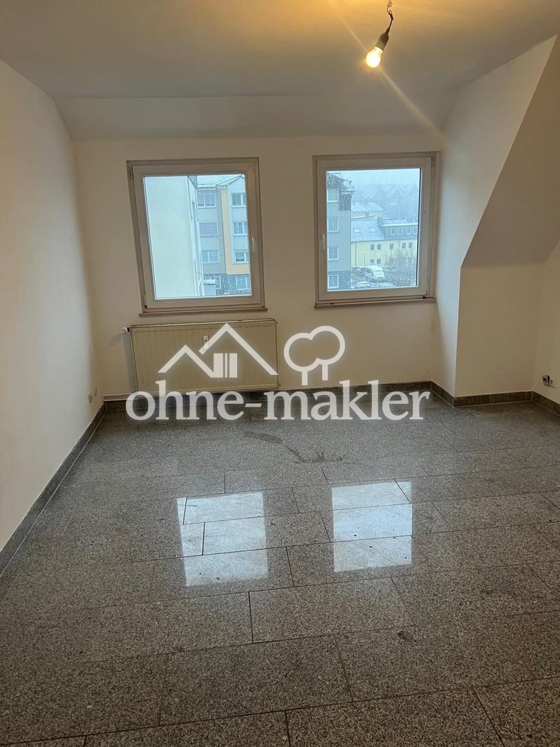City Dachgeschosswohnung,2-Zimmer frisch renoviert,Garage, ab sofort - Foto 5