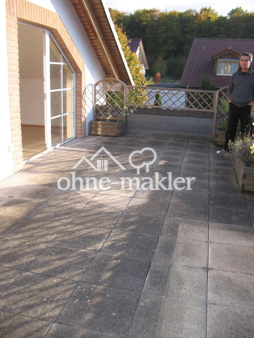 Lichtdurchflutete Wohnung mit viel Charme und Flair, einem Balkon und PKW Außenstellplatz - Photo 1