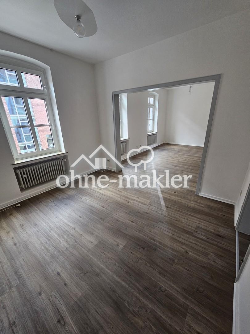Frisch renovierte 2-Zimmer-Wohnung mit hellem Wohnbereich in zentraler Lage - Foto 1