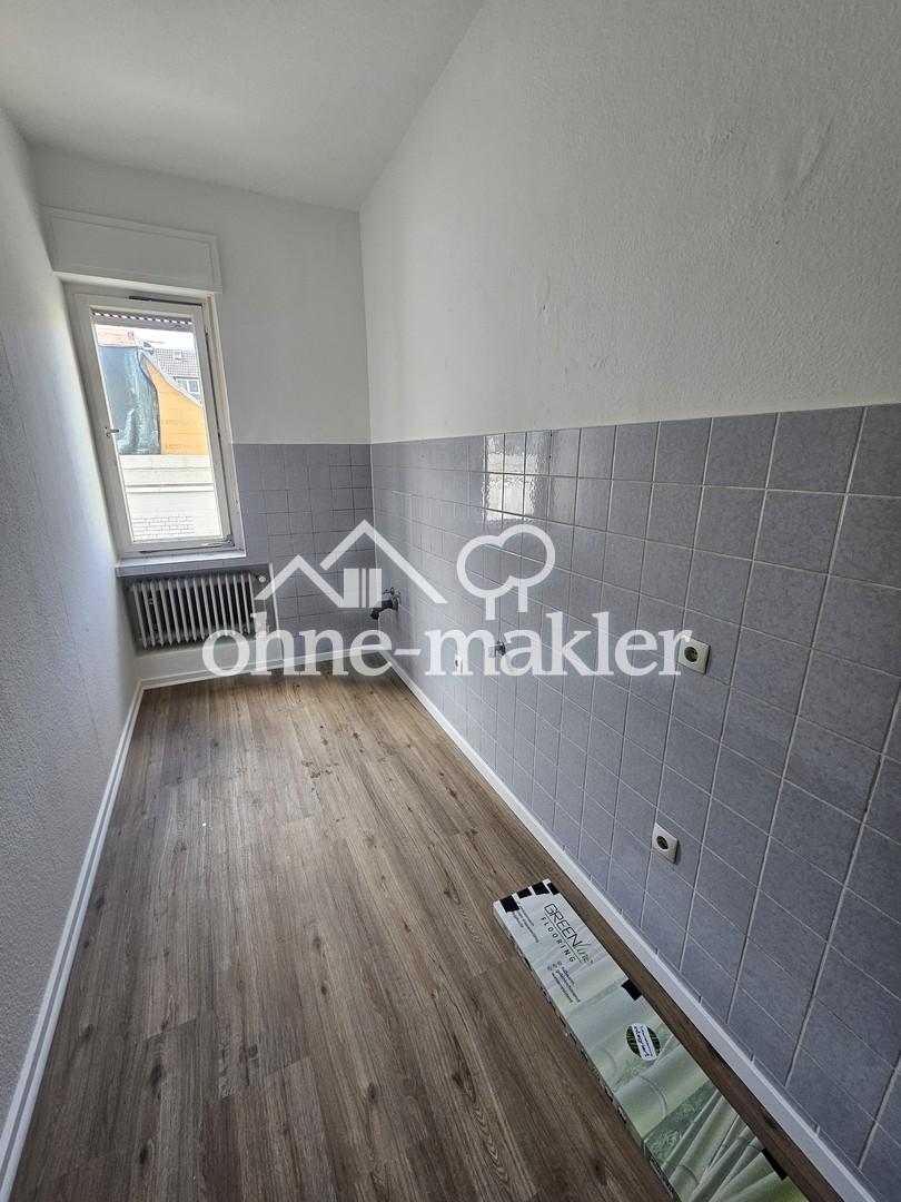 Frisch renovierte 2-Zimmer-Wohnung mit hellem Wohnbereich in zentraler Lage - Foto 3
