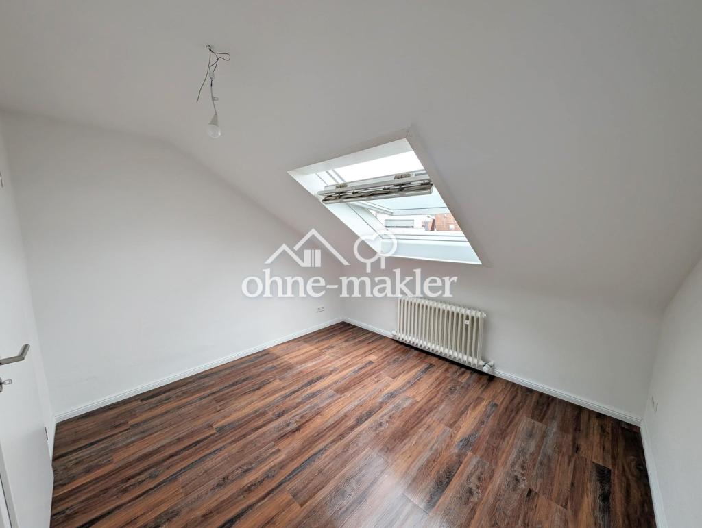 Helle 3-Zimmer-Wohnung | ca. 77 m² | frisch saniert | neue Einbauküche | Stellplatz optional - Photo 2