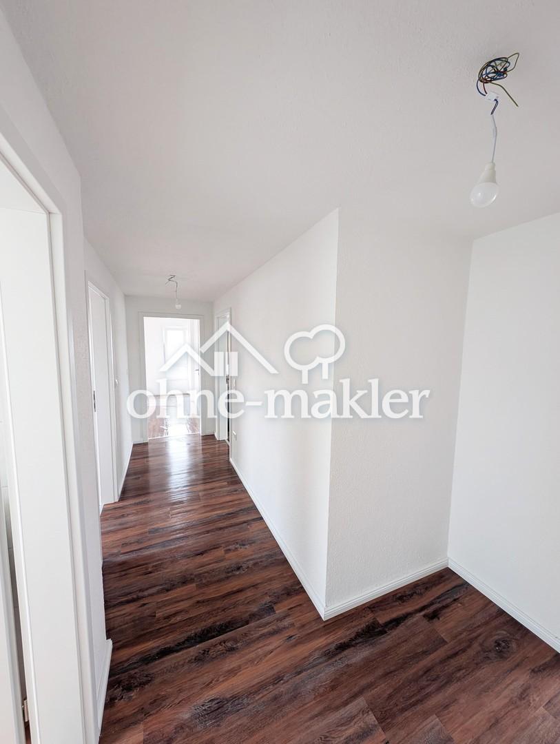 Helle 3-Zimmer-Wohnung | ca. 77 m² | frisch saniert | neue Einbauküche | Stellplatz optional - Photo 3