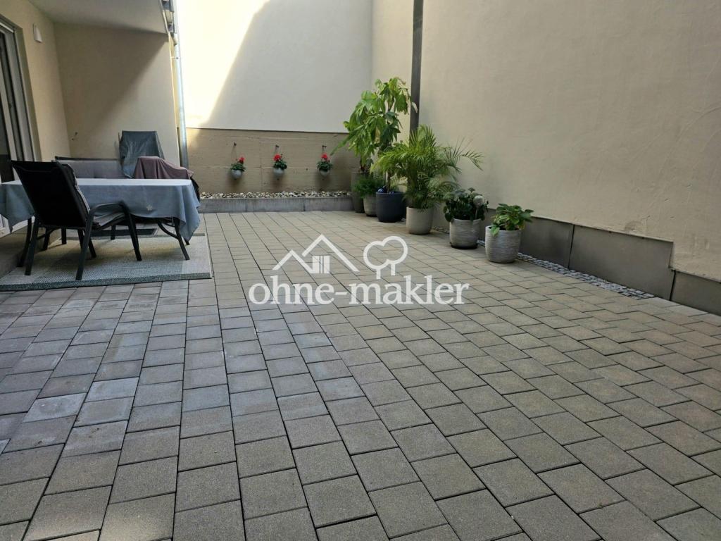 Exklusive Stadtwohnung: Neuwertige 2,5-Zimmer-Wohnung mit großem Innenhof im Stadtkern von Abensberg - Photo 2