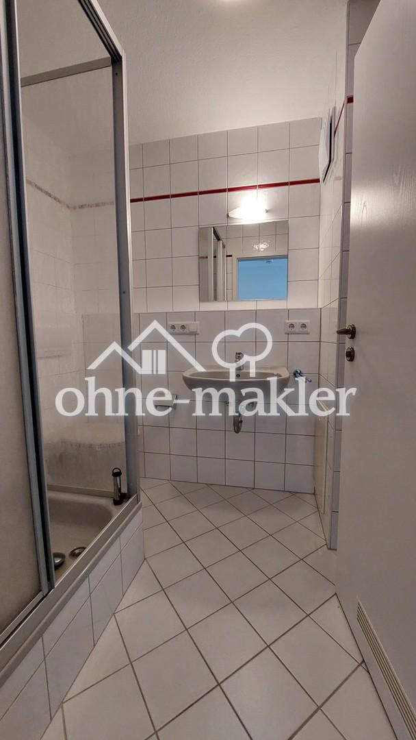 Helle, voll möblierte 2-Raum-Wohnung mit Aufzug und Tiefgaragenstellplatz - Photo 5