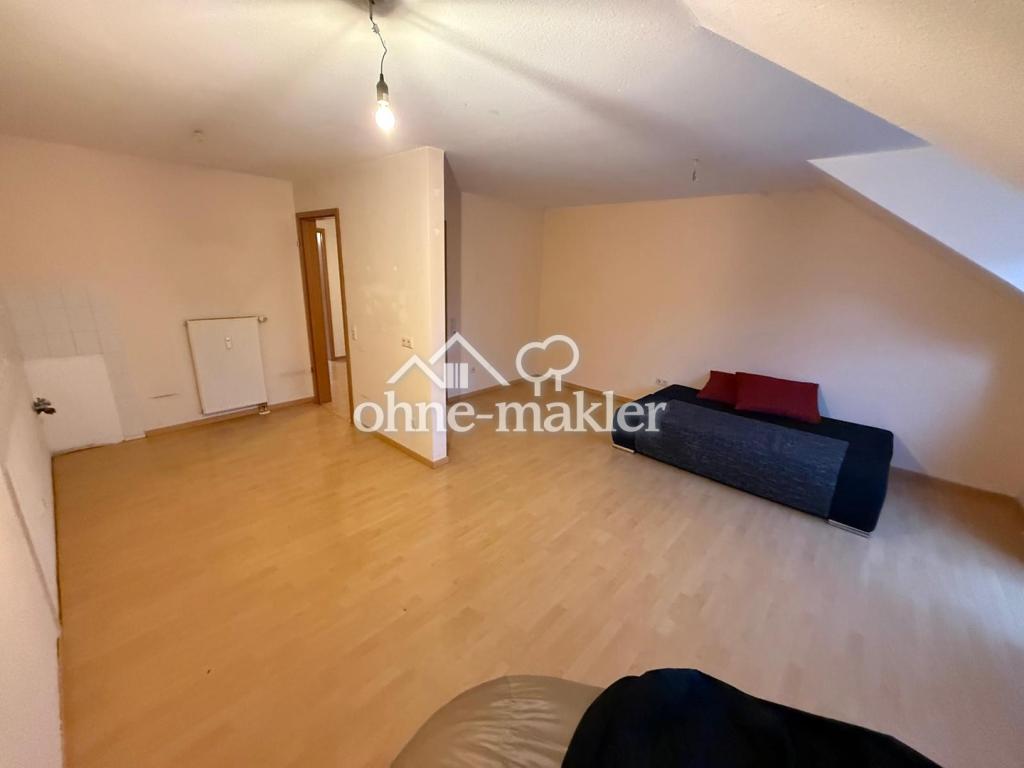 Charmante 2-Zimmer-Dachgeschosswohnung mit Balkon & Stellplatz in Top-Lage von Lohfelden - Photo 2
