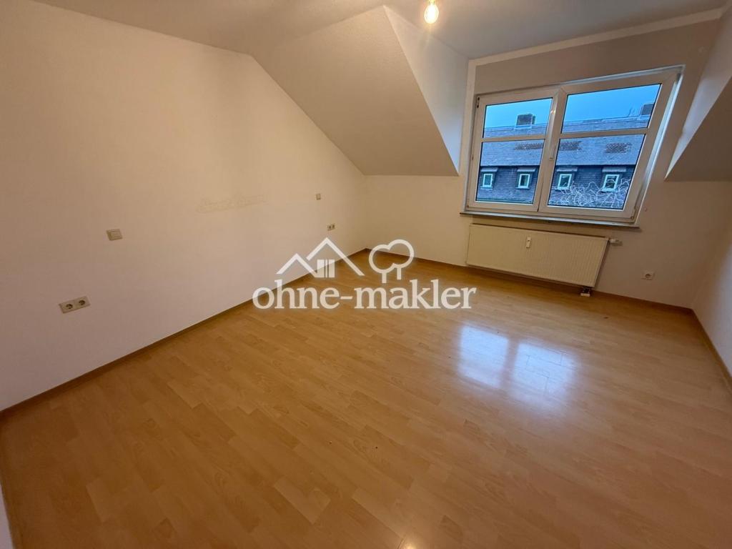 Charmante 2-Zimmer-Dachgeschosswohnung mit Balkon & Stellplatz in Top-Lage von Lohfelden - Photo 3