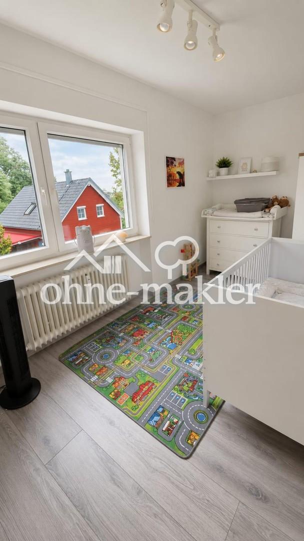 Frisch renovierte 4 Zimmer Wohnung mit neuer Einbauküche und Balkon in direkter Feldrandlage! - Foto 1