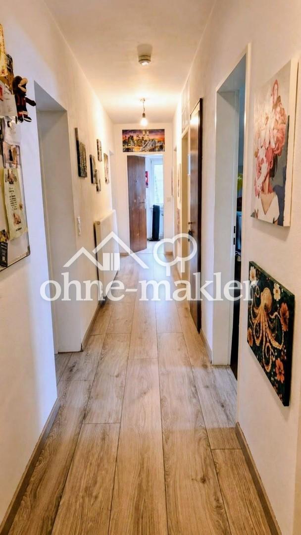 Frisch renovierte 4 Zimmer Wohnung mit neuer Einbauküche und Balkon in direkter Feldrandlage! - Foto 5