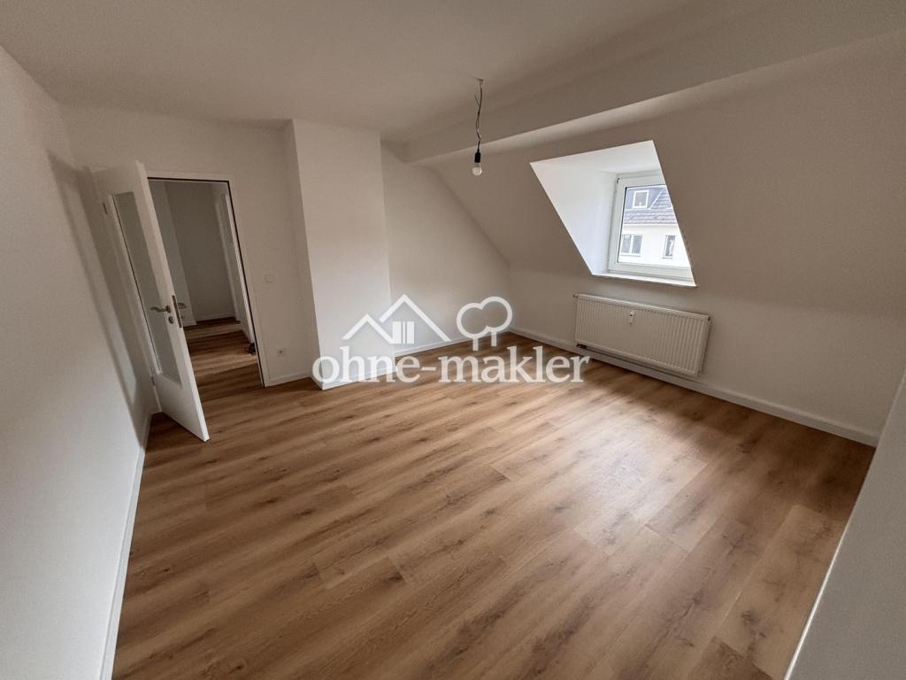 Sanierte Dachgeschoss-Wohnung + Nutzfläche im Spitzboden in Rüttenscheid - Photo 1