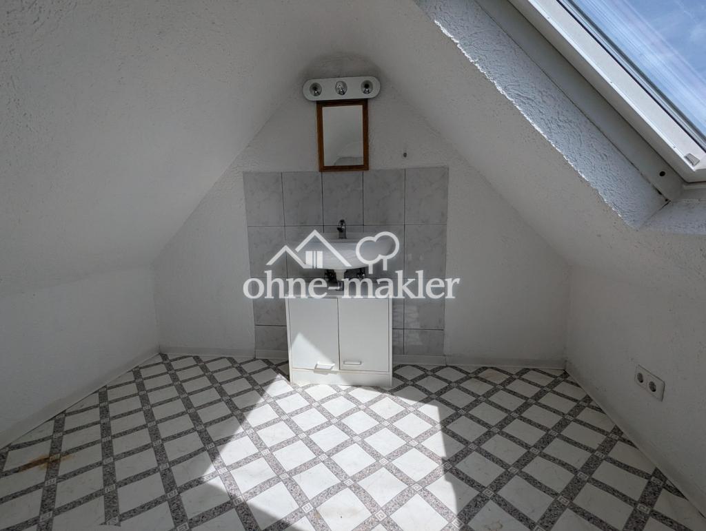 WG geeignete 4 Zimmer-DG-Whg mit Holzfußboden, Balkon, Wohnküche - Foto 5