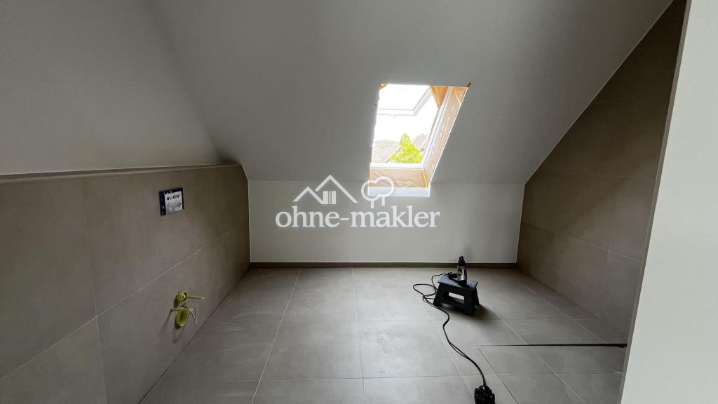 Neubau-Traum im DG: 2 Zimmer, Balkon, EBK inklusive – KfW-40 - Foto 1