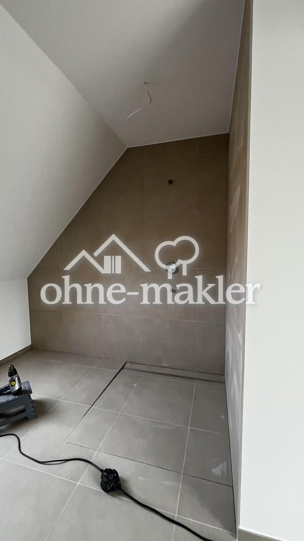 Neubau-Traum im DG: 2 Zimmer, Balkon, EBK inklusive – KfW-40 - Foto 4