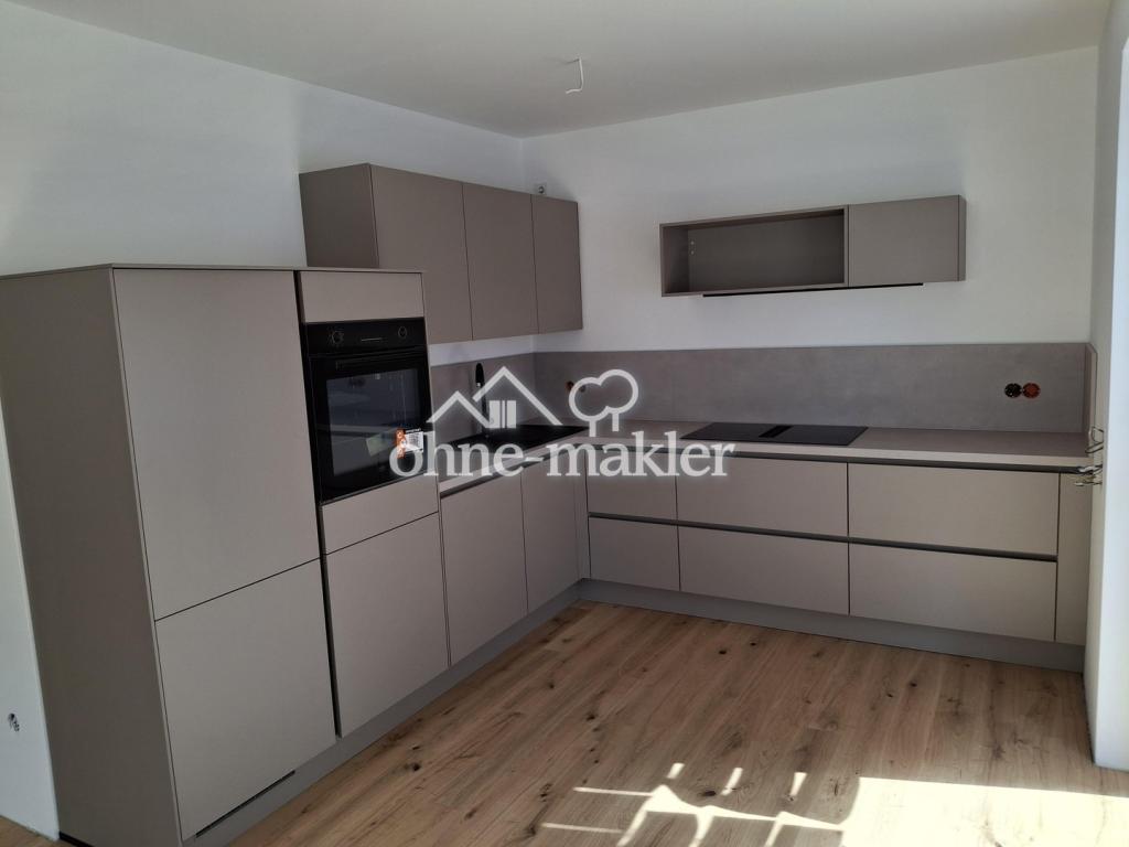 Erstbezug mit Terrasse: Stilvolle 3‑Zi.-Wohnung + Einbauküche inklusive | KfW‑40 - Photo 1
