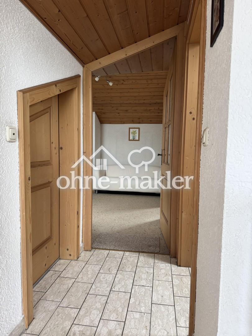 möblierte Dachgeschosswohnung mit Balkon + Garage - Foto 3