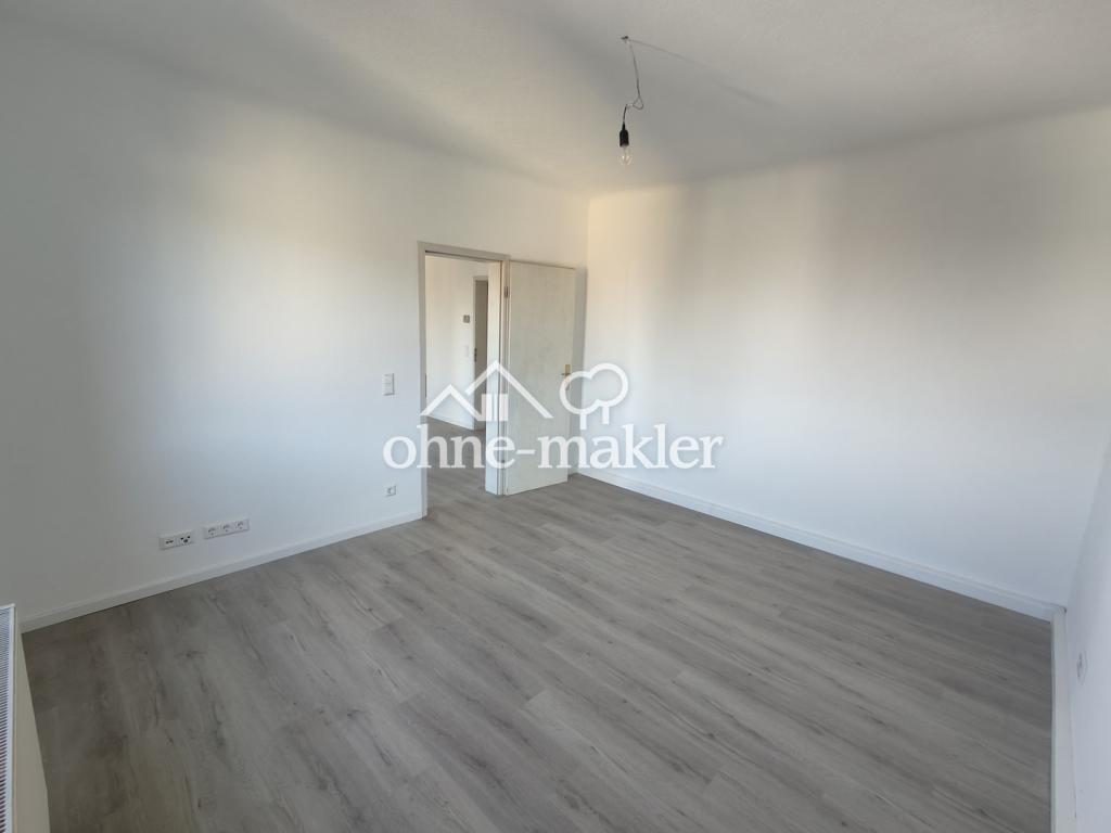 Lichtdurchflutete 3-Zimmer-Dachgeschosswohnung mit traumhaftem Ausblick – Erstbezug nach hochwertige - Photo 1