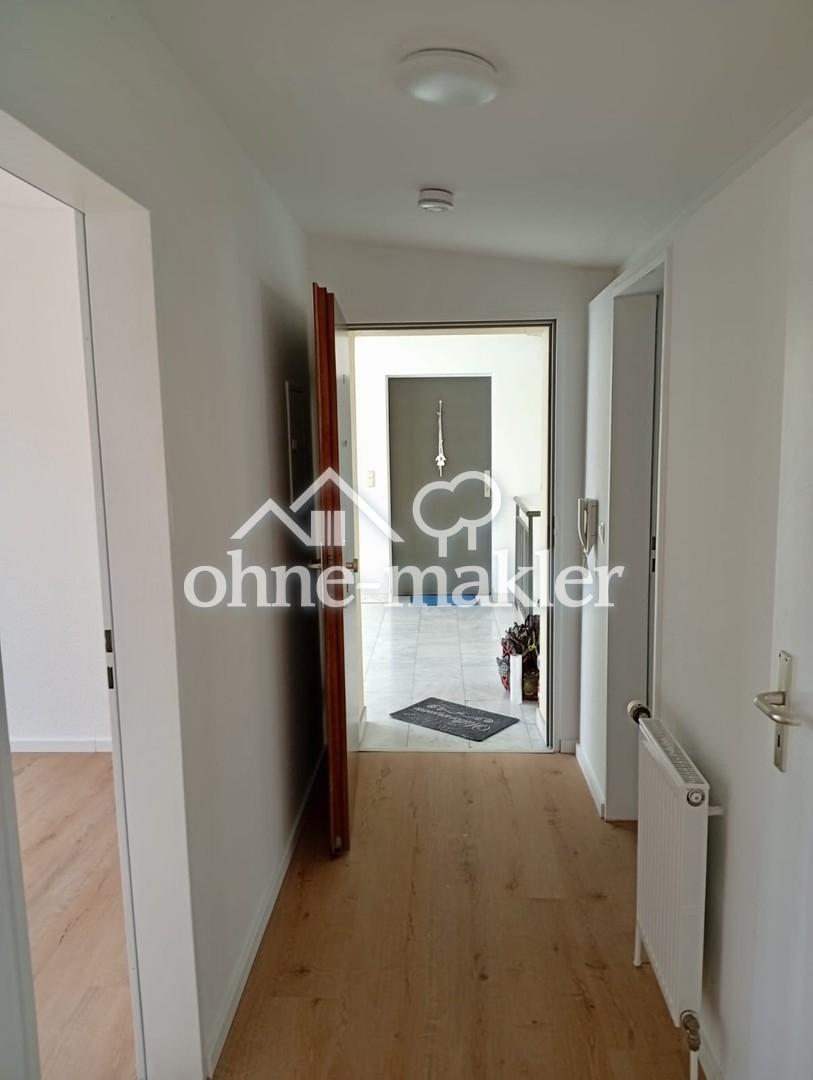 Erstbezug nach Modernisierung: Helle 2-Zimmer-Wohnung mit großem Balkon, neuem Bad & Stellplatz - Photo 3