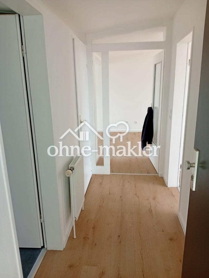 Erstbezug nach Modernisierung: Helle 2-Zimmer-Wohnung mit großem Balkon, neuem Bad & Stellplatz - Photo 4