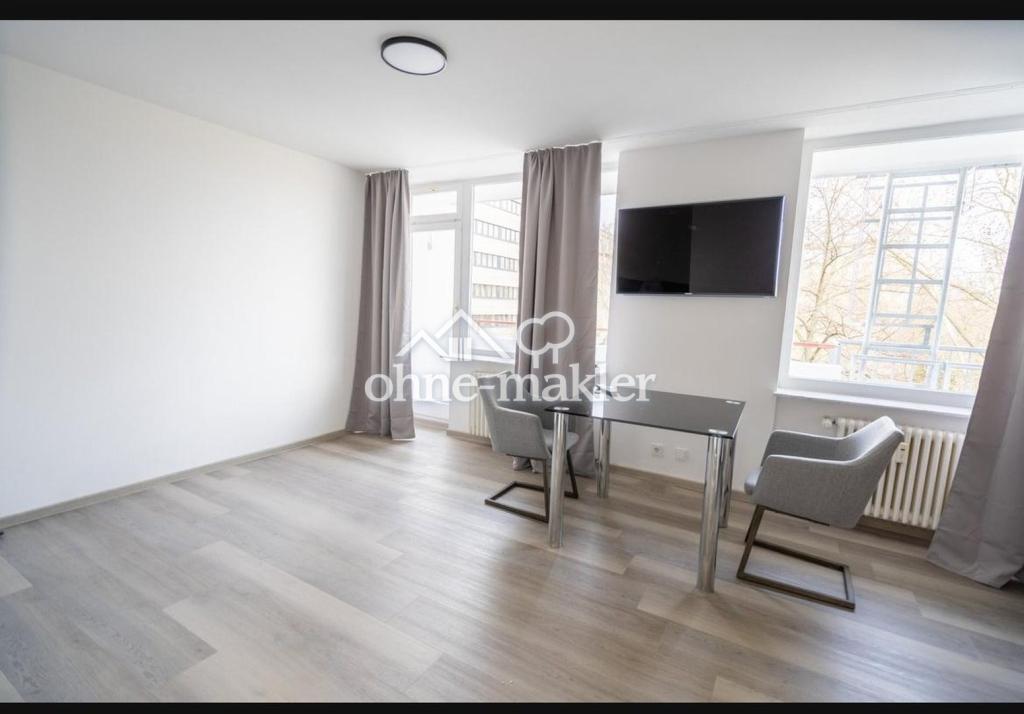 Stylish Oasis in the Heart of Frankfurt – Quiet, Green & Newly Renovated - Photo 3