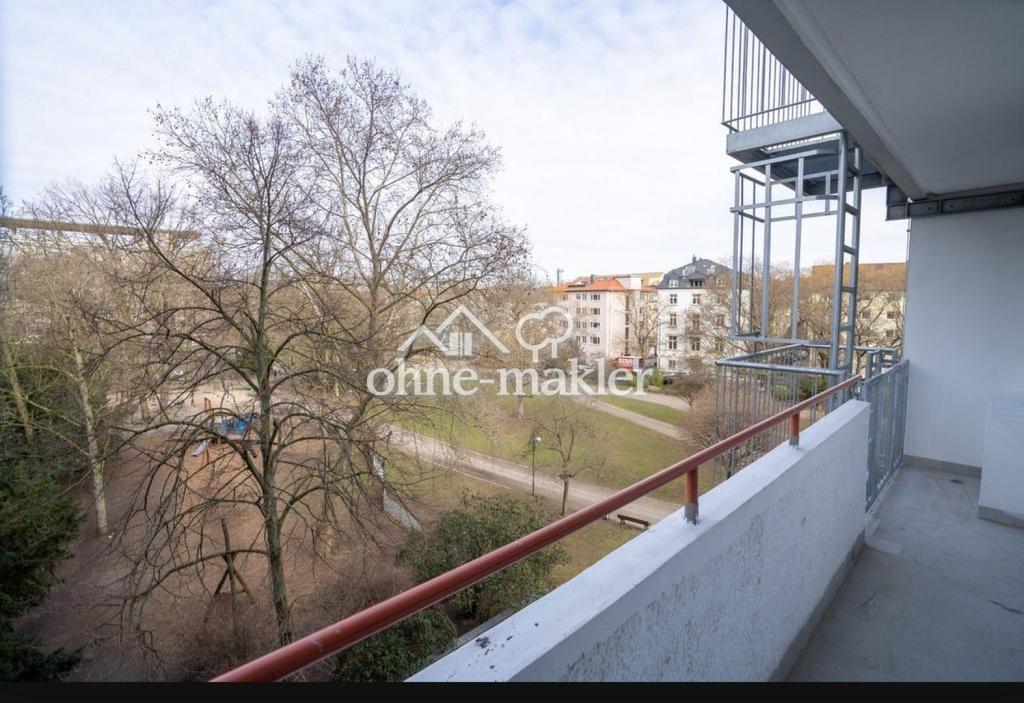 Stylish Oasis in the Heart of Frankfurt – Quiet, Green & Newly Renovated - Photo 2