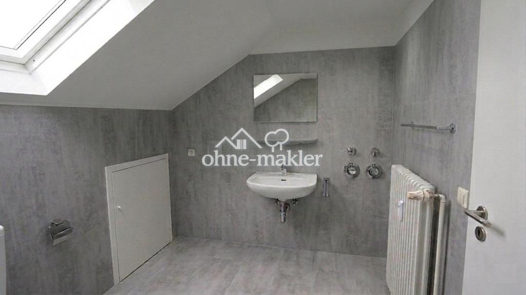 Frisch renovierte Wohnung mit außergewöhnlicher Raumhöhe, neuer Einbauküche, Südbalkon und Garage - Foto 4