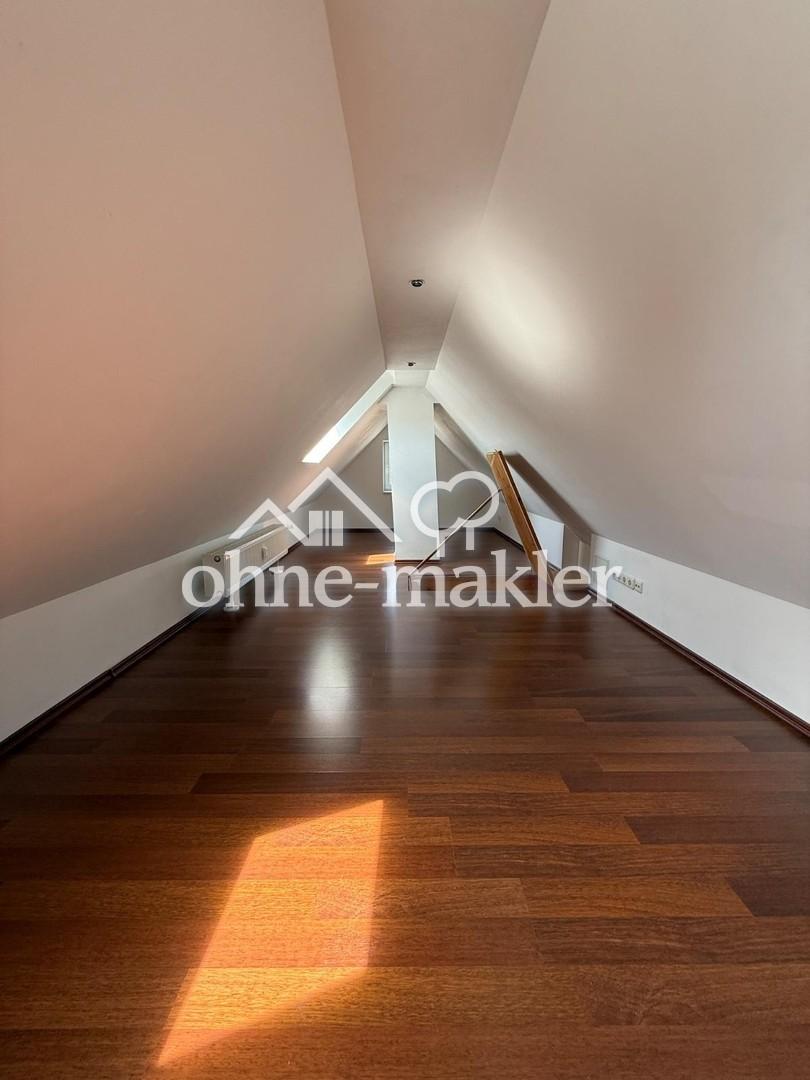 Dachgeschosswohnung in super Lage mit kleiner Oase, Gemeinschaftsgarten - Photo 4