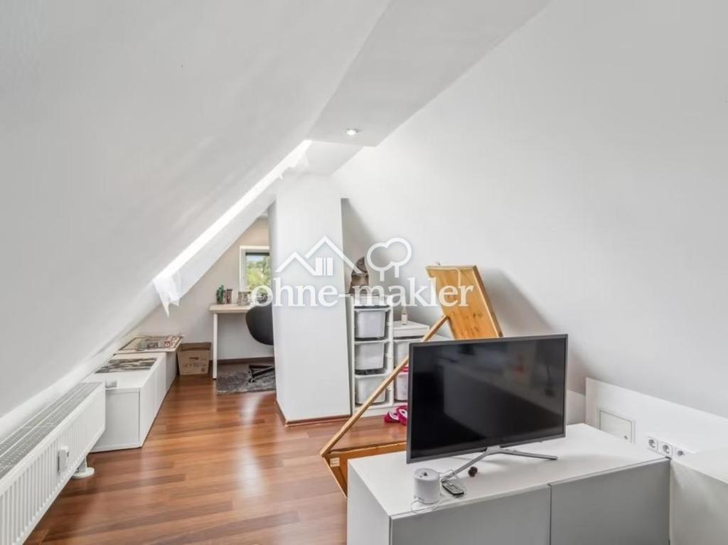 Dachgeschosswohnung in super Lage mit kleiner Oase, Gemeinschaftsgarten - Photo 5