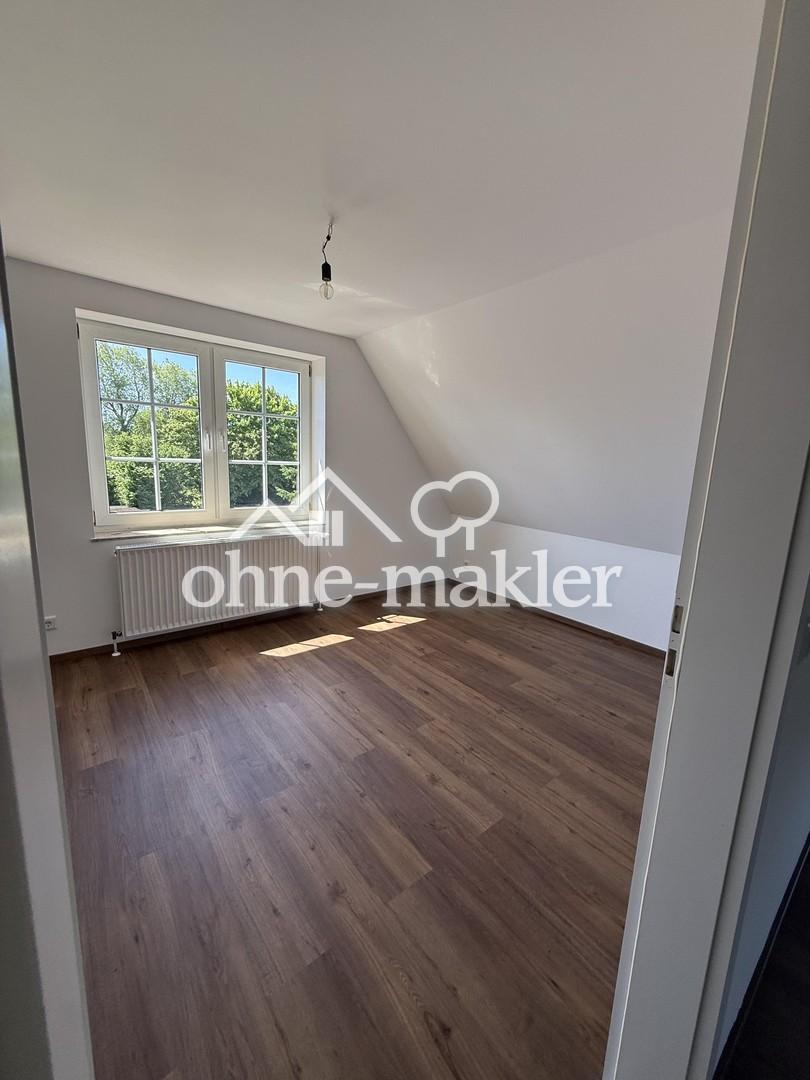 Traumhafter Erstbezug im DG! Sanierte Dachgeschoss-Oase mit Feldblick & Stellplatz - Photo 2