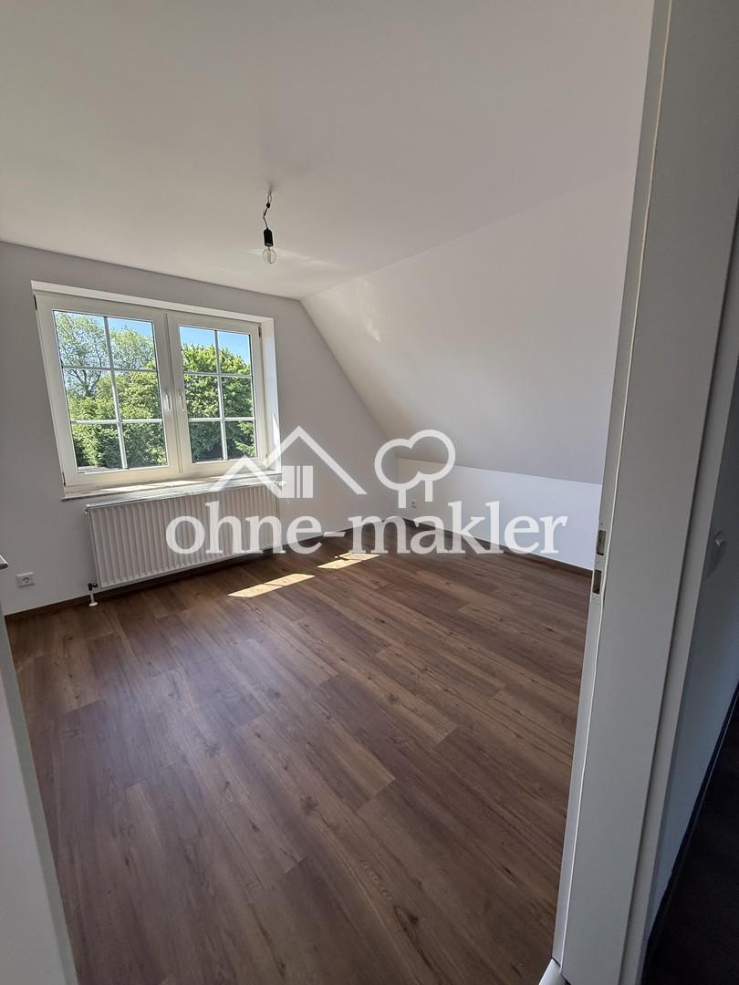 Traumhafter Erstbezug im DG! Sanierte Dachgeschoss-Oase mit Feldblick & Stellplatz - Photo 1