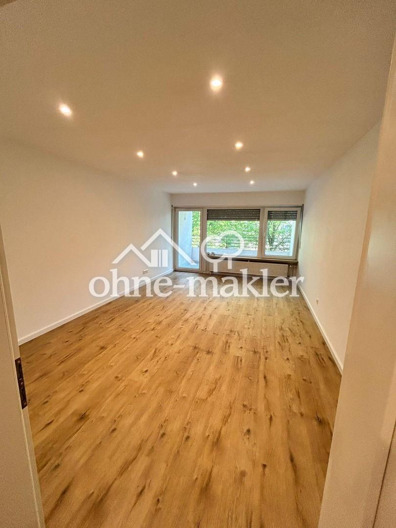 Neu sanierte 3 Zimmer Wohnung mit Bad, Küche und Balkon - Photo 2