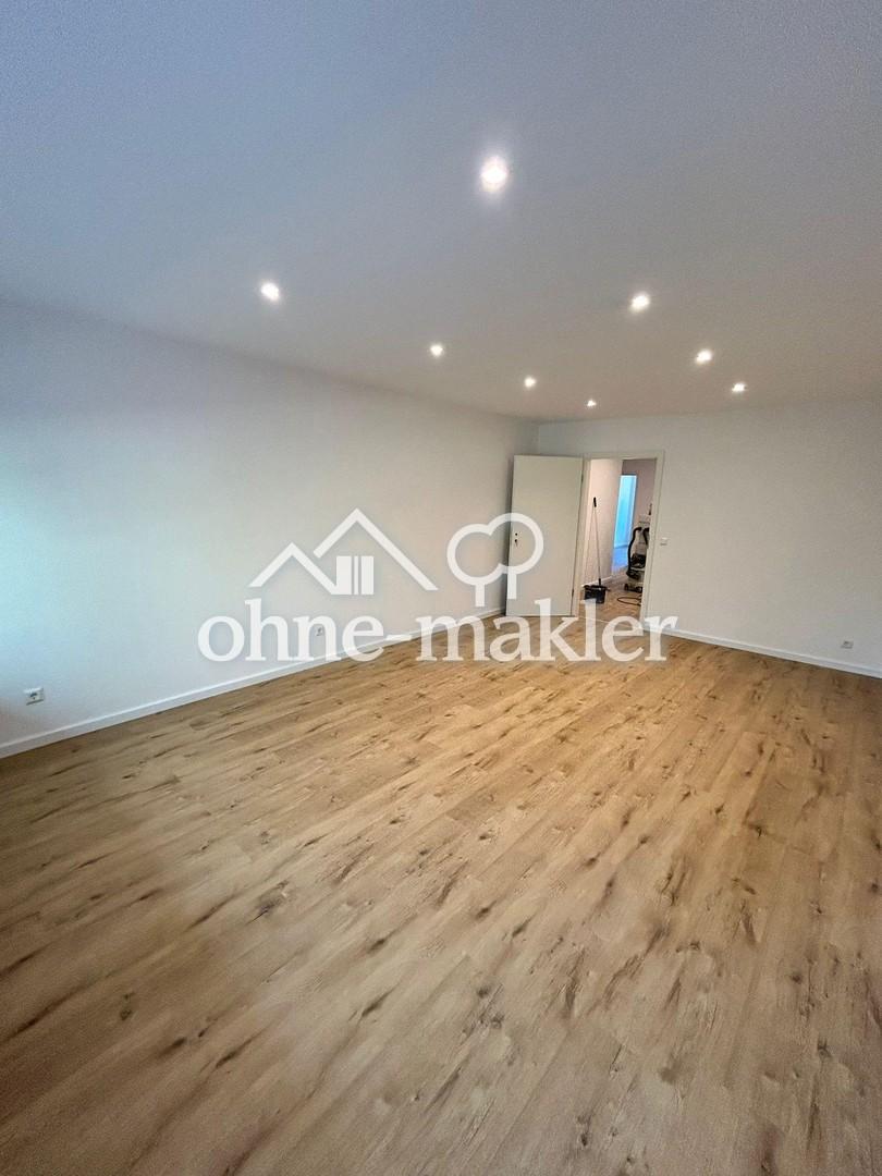Neu sanierte 3 Zimmer Wohnung mit Bad, Küche und Balkon - Photo 1