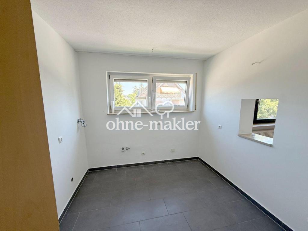 Frisch getüncht! - Helle, großzügige 4 Zi-Whg Wohnung mit Garage und großem Balkon in Fürth - Photo 3