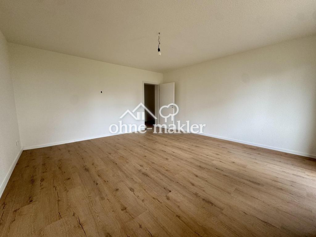 Einziehen und wohlfühlen ! Ideale, geräumige 2-Zimmer-Wohnung mit Balkon, Einbauküche und Stellplatz - Foto 1